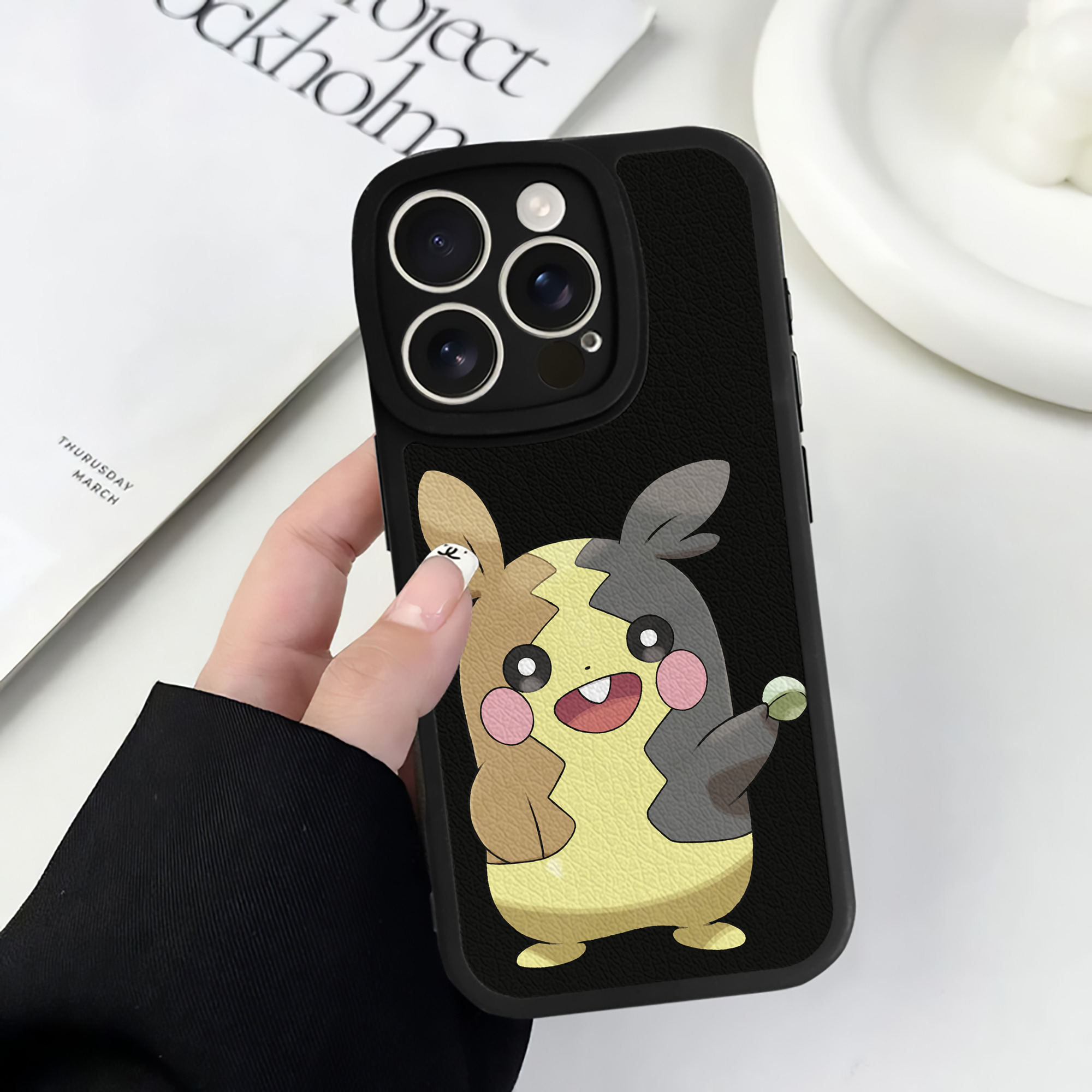 （画像用） ポケットモンスター Pokémon 【iPhone 16シリーズ対応】シリコンスマホケース（レザー調） 材質：シリコン